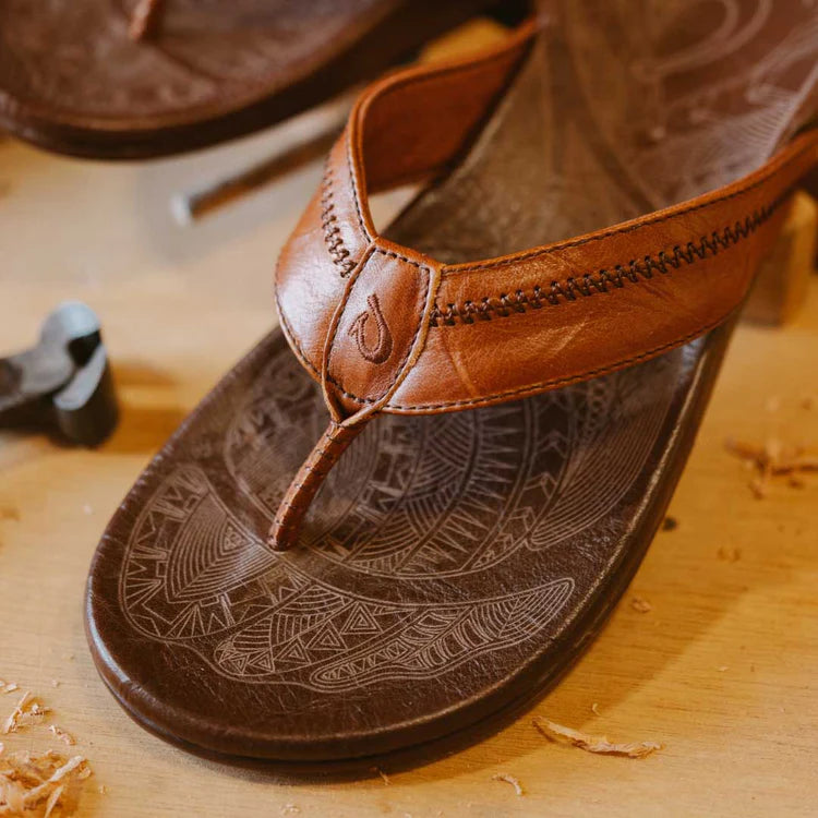 The OluKai Hiapo Sandals are crafted from premium marbled full-grain leather