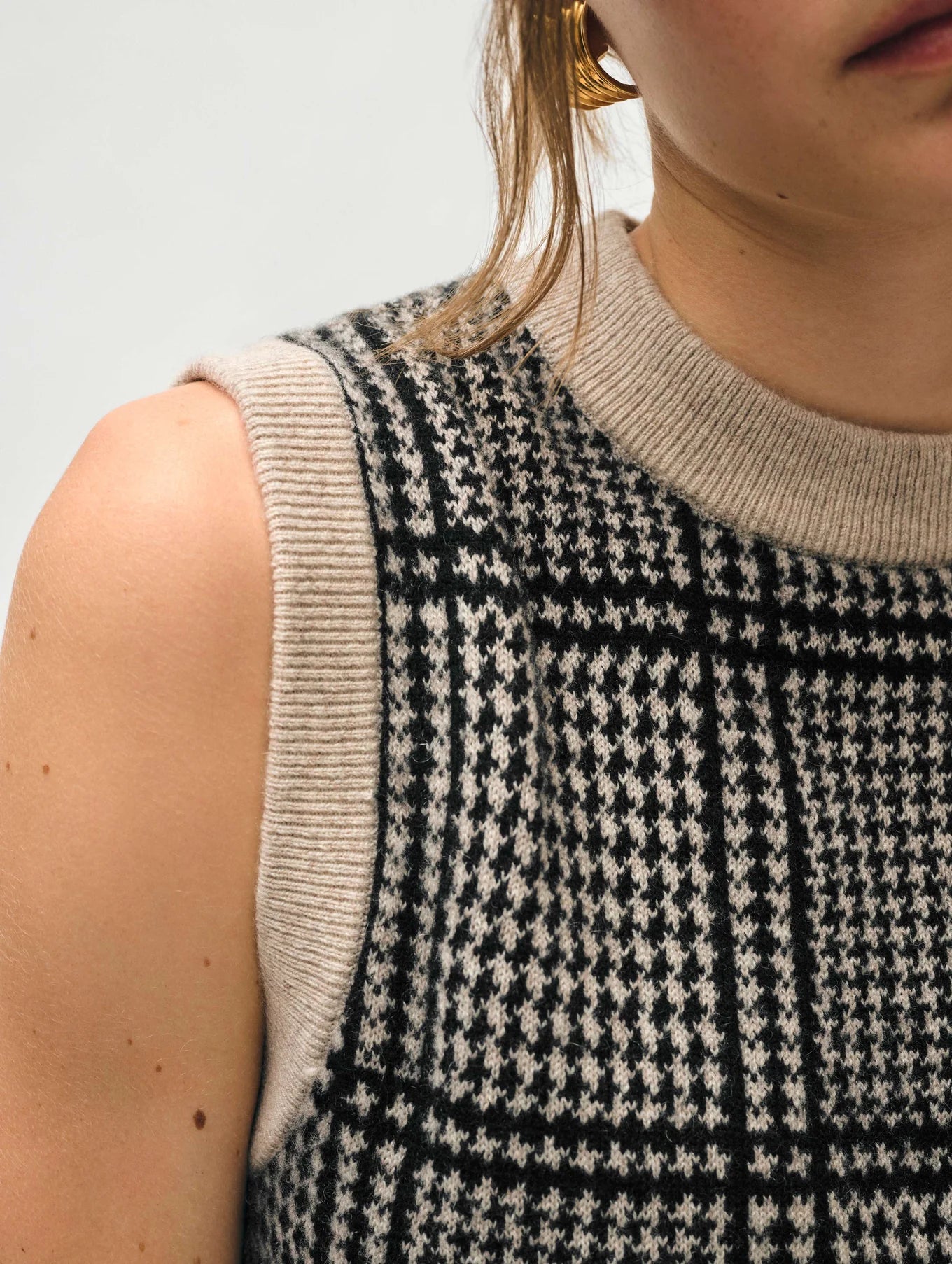 White + Warren Cashmere Brushed Houndstooth Shell - Sandwisp/Black