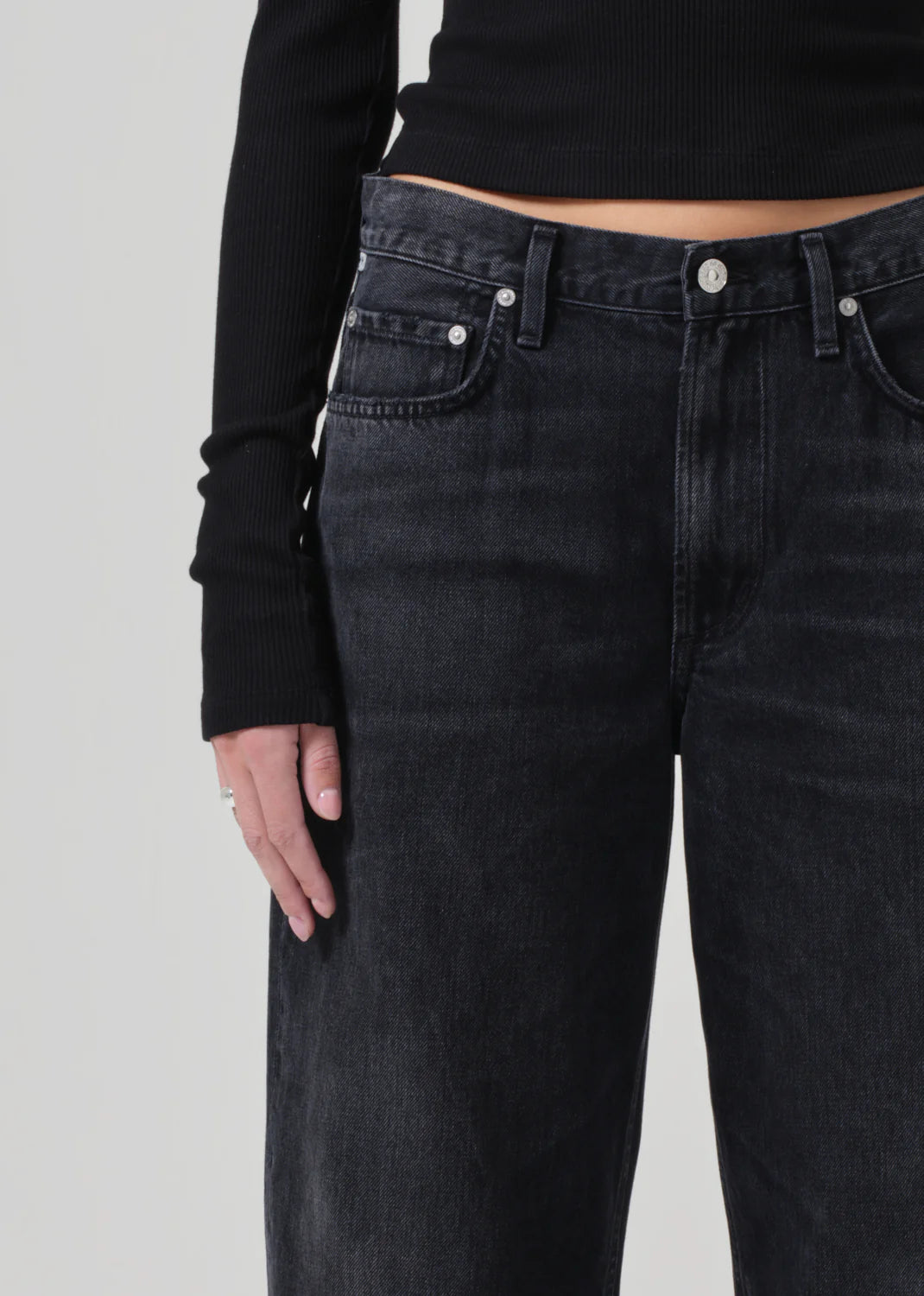 Front detail on the Miro Relaxed Jean by Citizens of Humanity in the color Domino