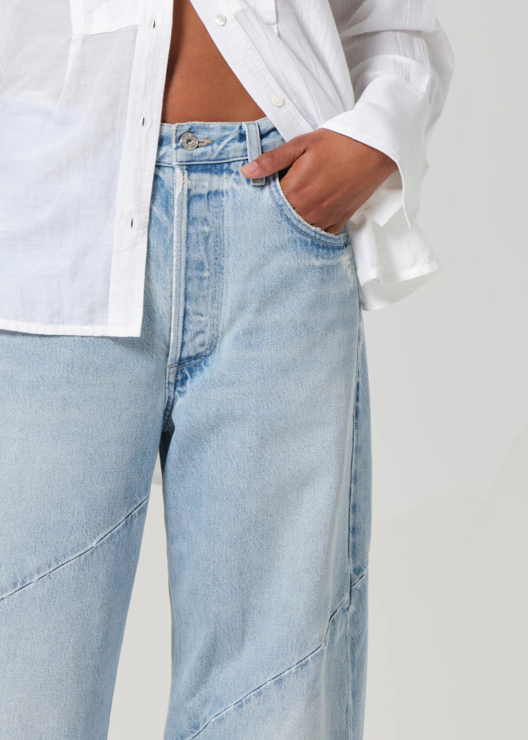 Light blue relaxed fit jeans