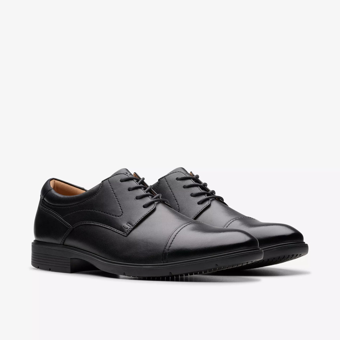 The Clarks Eldredge Cap men's shoe in Black Leather