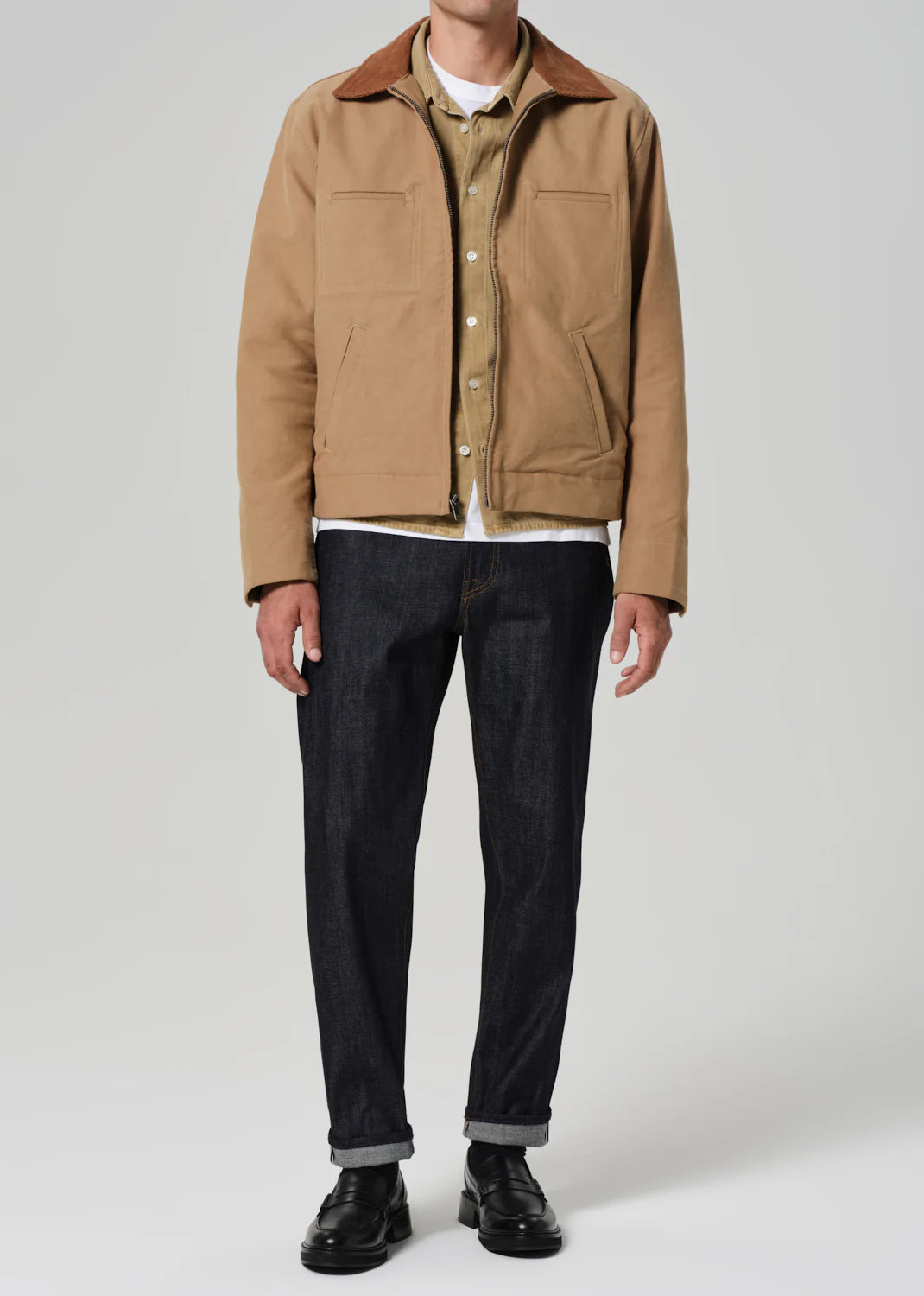 Designed to be worn lower on the hips, this Japanese Selvedge denim feature a relaxed rise and tapered leg.