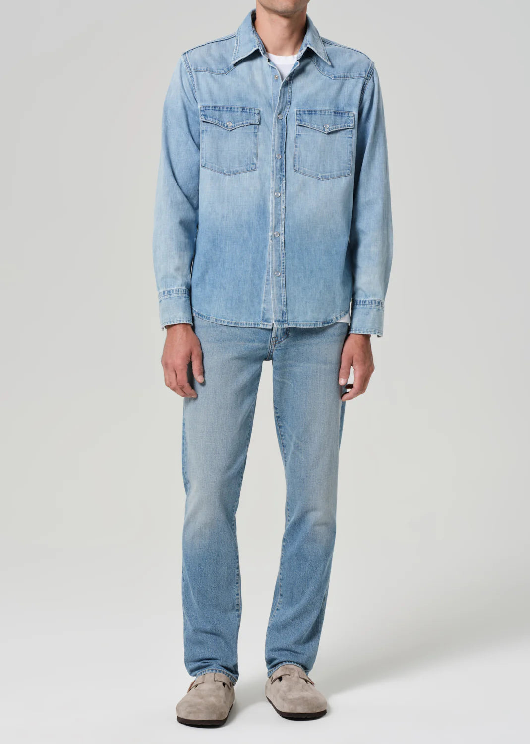 These tapered classic men's jeans by Citizens of Humanity fit fuller through the hips and thighs and narrow below the knee to the ankle.