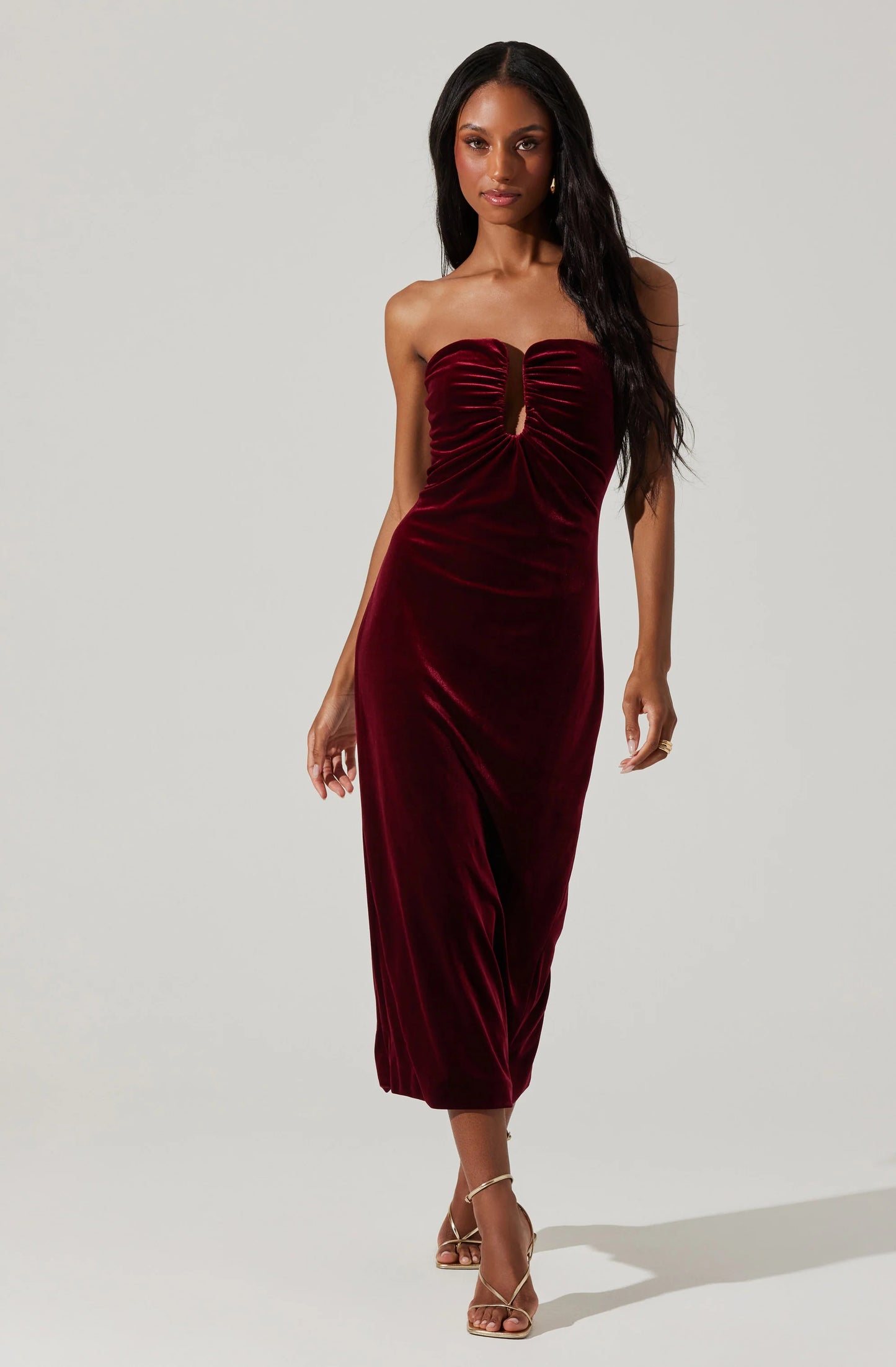 Front view of the Arista Sweetheart Velvet Midi Dress by ASTR in the color Wine