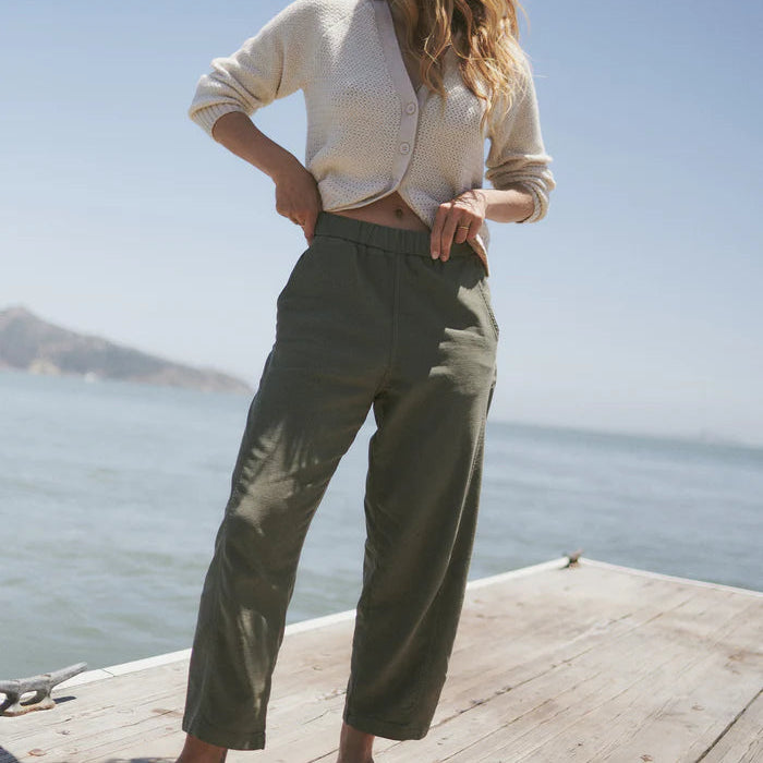 Enjoy the comfort of sweatpants with a trendy silhouette with the Marine Layer Jessie Barrel Leg Pant. Find your pair at Harbour Thread in Burlington, VT!