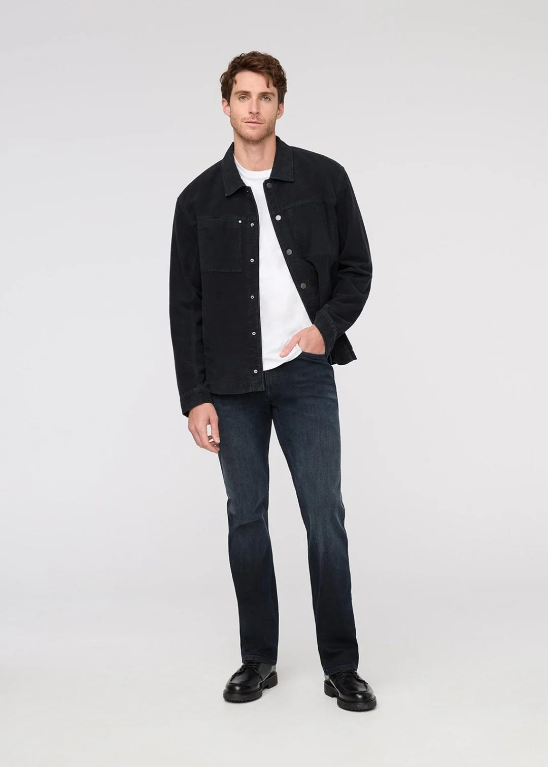 The DUER Slim Straight Performance Denim men's jeans have a slim fit through the hip and thigh and are straight from the knee down.