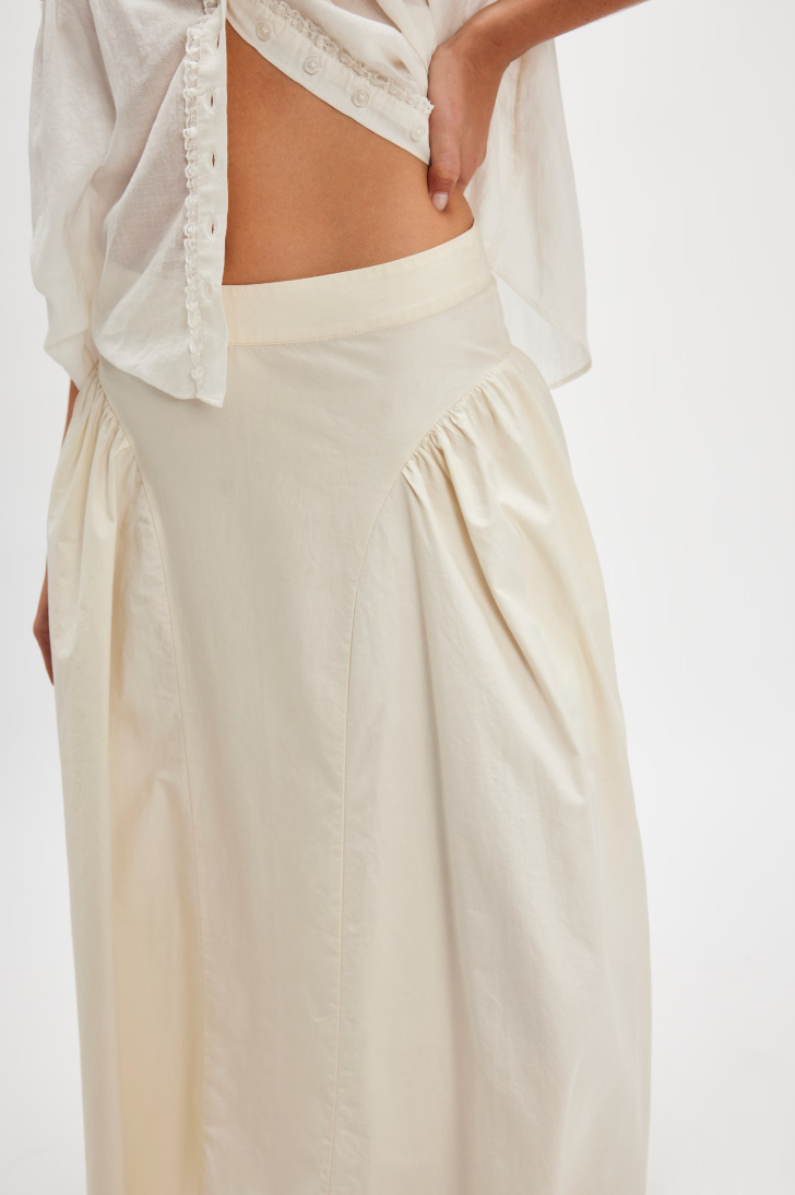 Crisp poplin skirt with ruched drop-waist.
