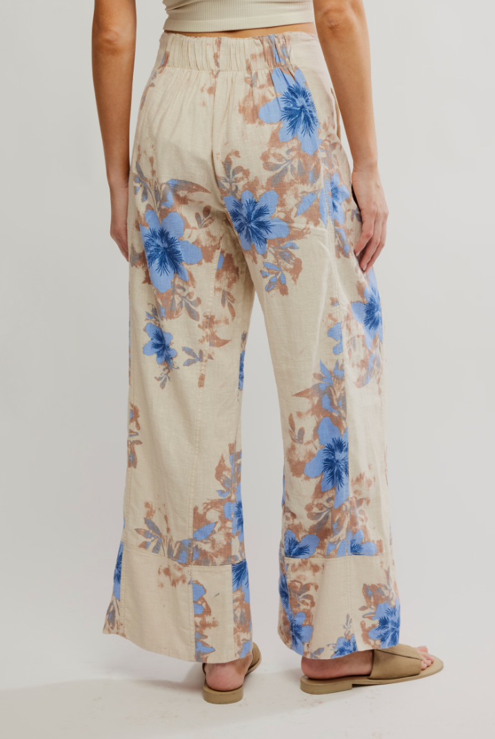 The Free People Day's End Printed Linen Pull-On Pants are crafted from a classic linen blend with side pockets and an all over floral print