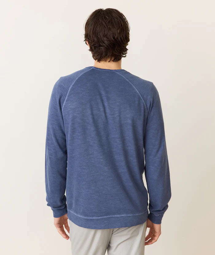 Men's long sleeve raglan shirt with chest pocket