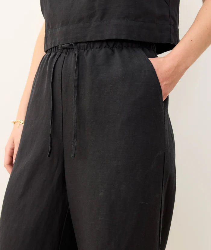 The Marine Layer Linen Drawstring Wide Leg Pant offers a soft linen blend with a relaxed fit and and side pockets