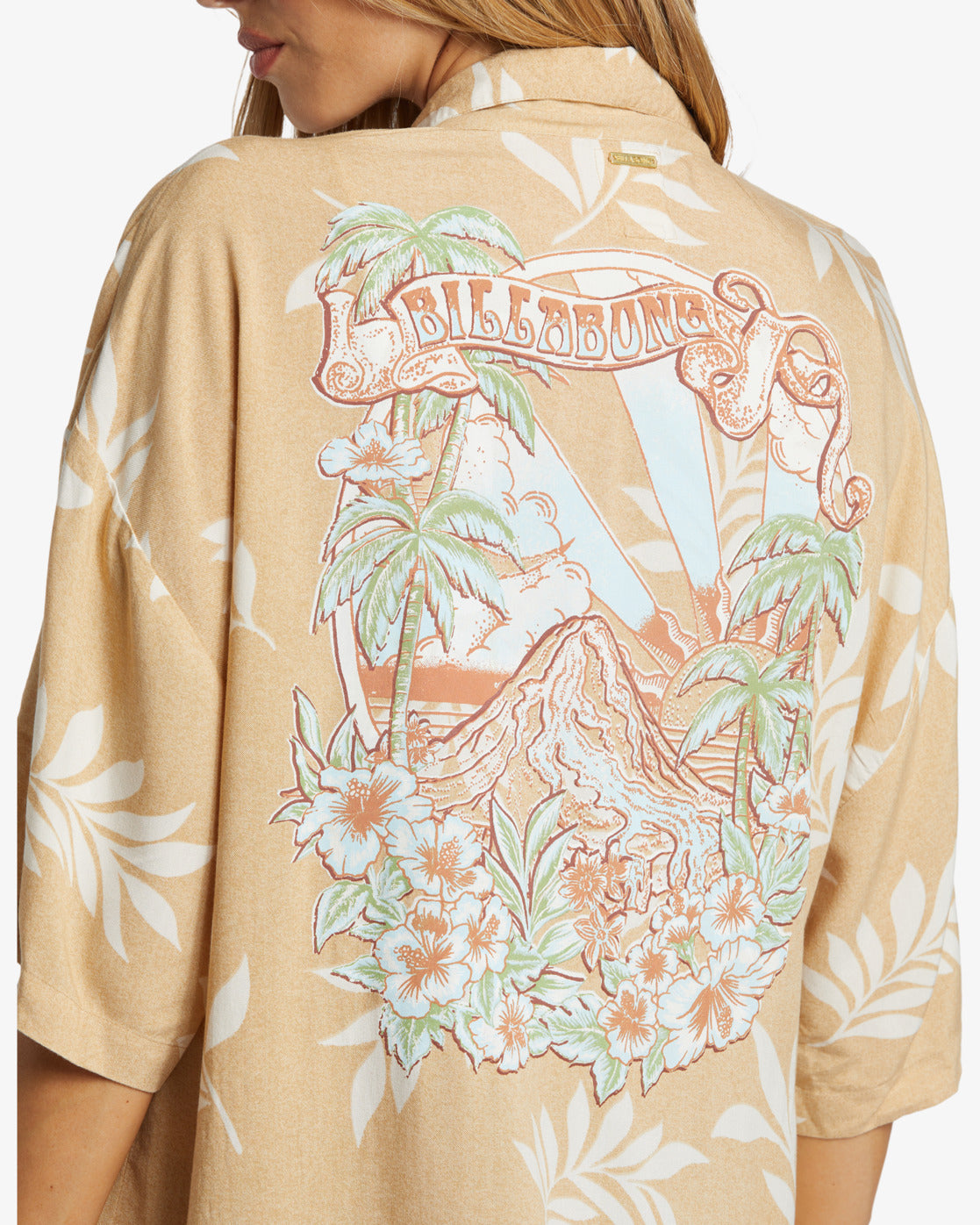 Back detail on the Beach Side Oversized Short Sleeve Shirt by Billabong