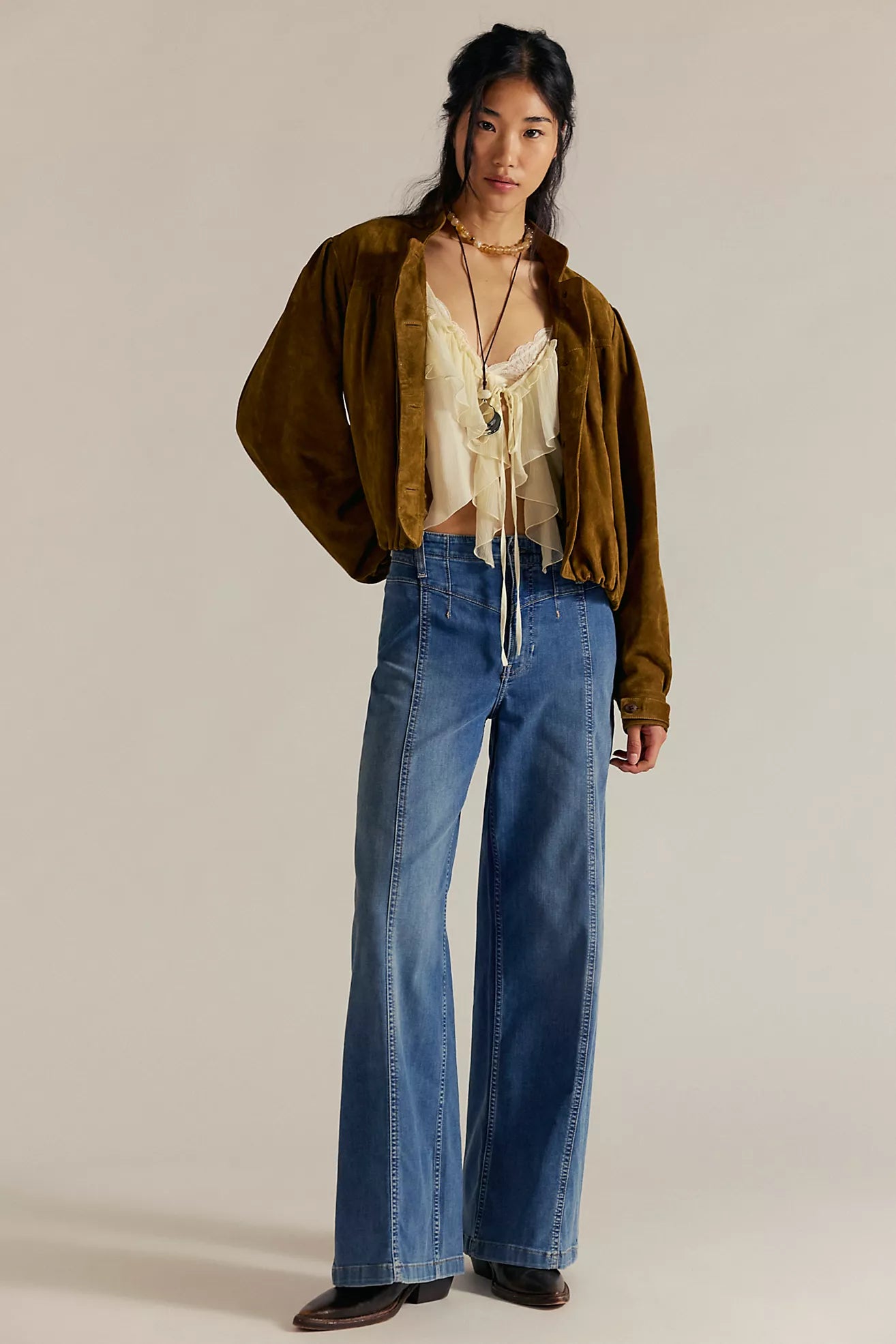 Level up your everyday style with these soft, retro-inspired wide leg jeans from Free People. Find your pair at Harbour Thread boutique in Burlington, VT!
