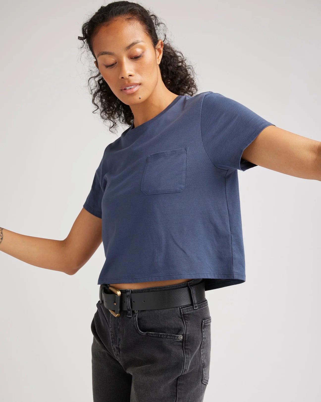 Load image into Gallery viewer, Front side view of a woman wearing a short sleeve cropped pocket t-shirt in color blue nights
