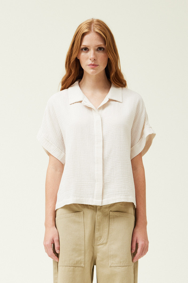 Load image into Gallery viewer, Front view of woman wearing a white color short sleeve cotton gauze button up shirt
