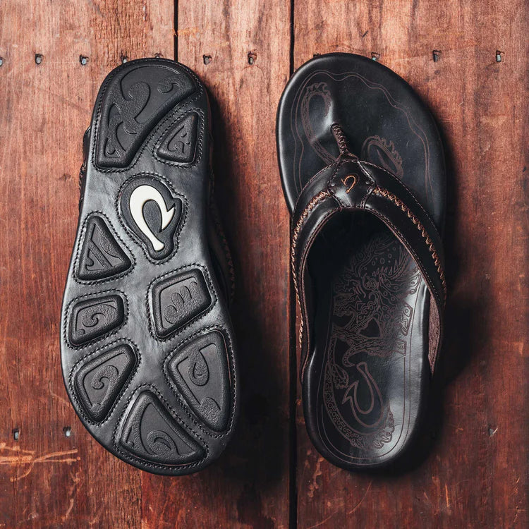 
                      
                        Men's leather beach sandals with octopus-inspired laser-etched artwork on the footbed
                      
                    