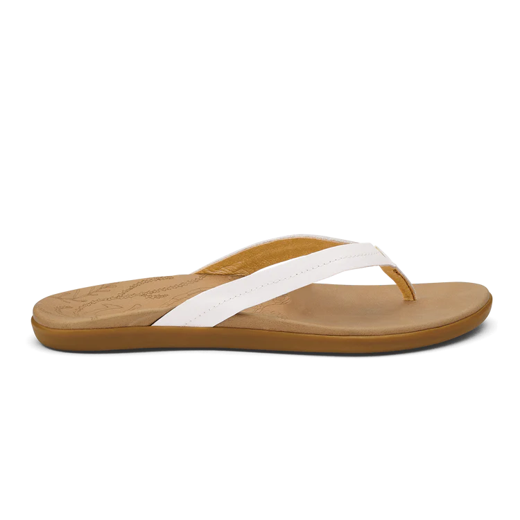 Enjoy premium materials and the artistic design of the OluKai Honu Women's Leather Sandals at Harbour Thread women's boutique. 