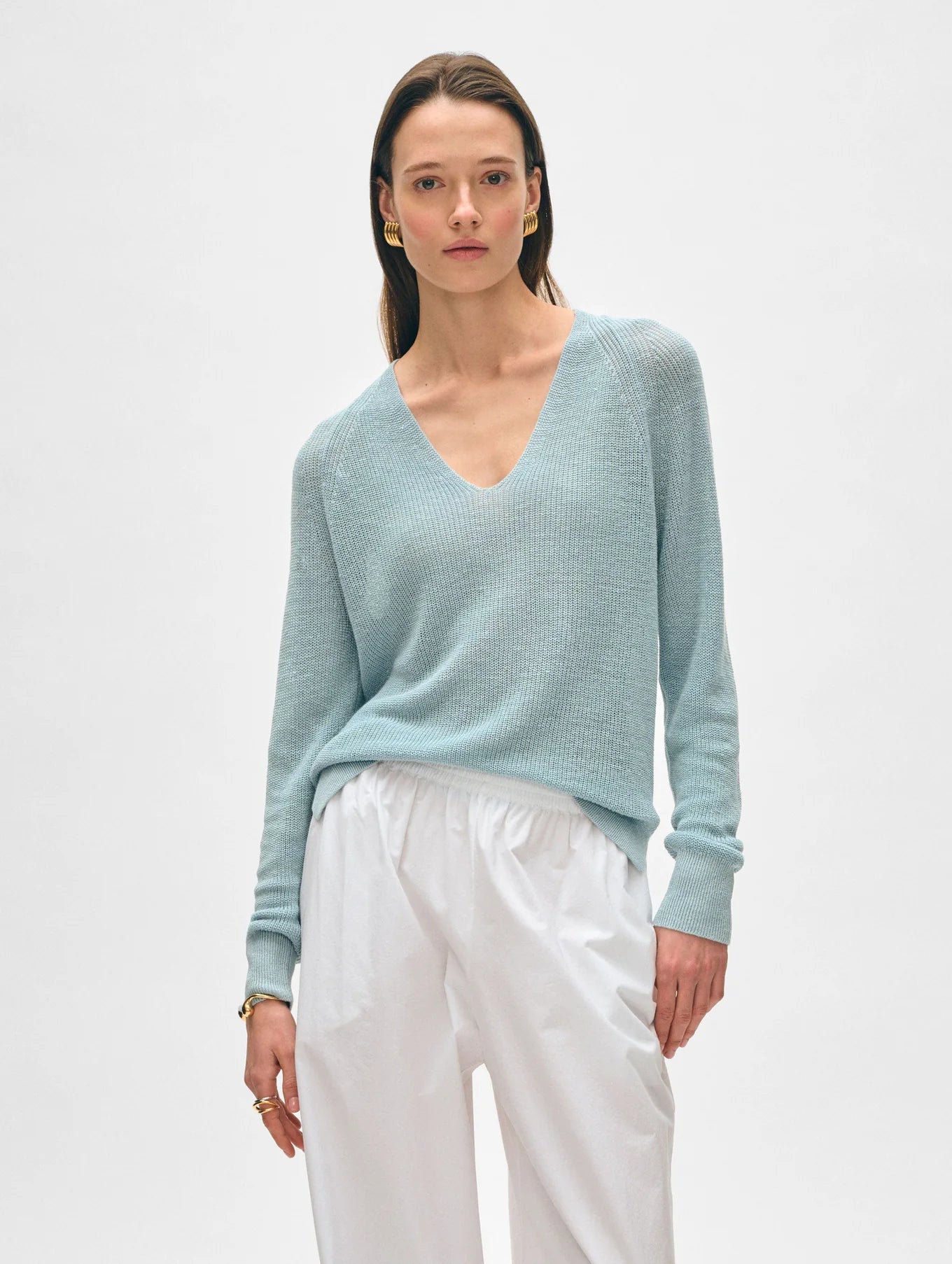 White + Warren's Linen Ribbed Raglan V Neck Sweater in the color Dusty Blue