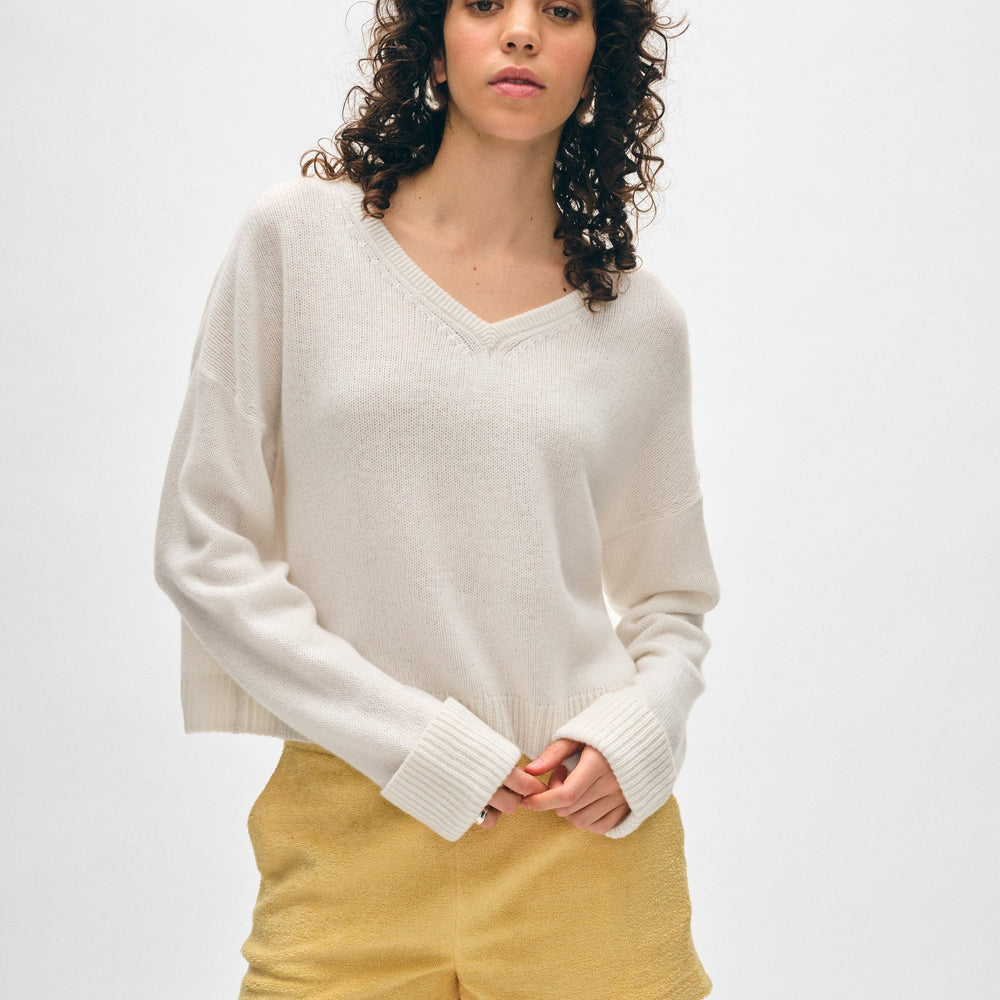 White + Warren Cashmere Featherweight Cuffed V-Neck - Soft White