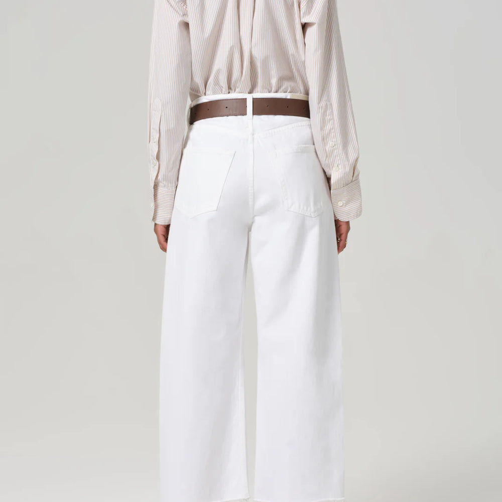 
                      
                        Women's white white leg jeans with cropped raw hem
                      
                    