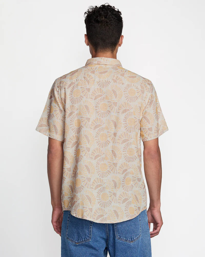 
                      
                        RVCA printed short sleeve men's shirt with natural sun print
                      
                    