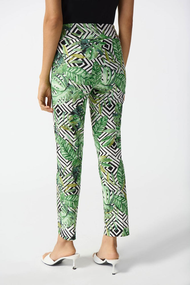 
                      
                        Joseph Ribkoff Millennium Printed Crop Pants - Vanilla Multi
                      
                    