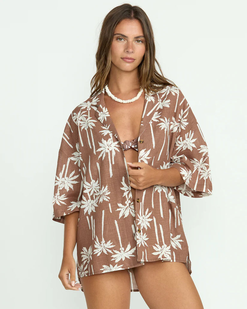 This Billabong Beach Side Printed Short Sleeve Shirt offers fun summer style with a cool oversized fit. Find yours at Harbour Thread boutique in Burlington, VT!