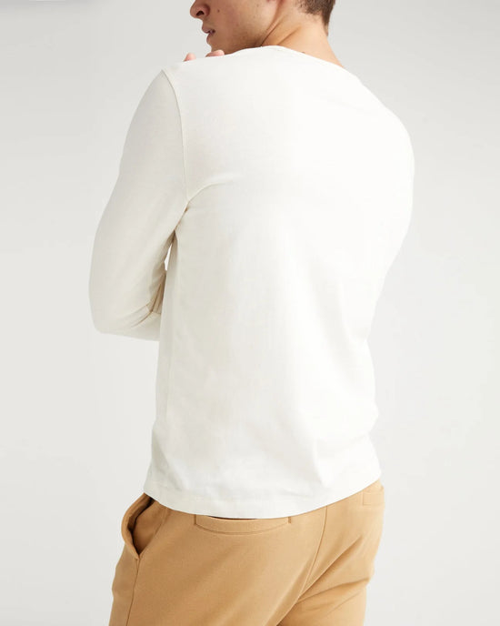 back view of model wearing a long sleeve white color  t-shirt