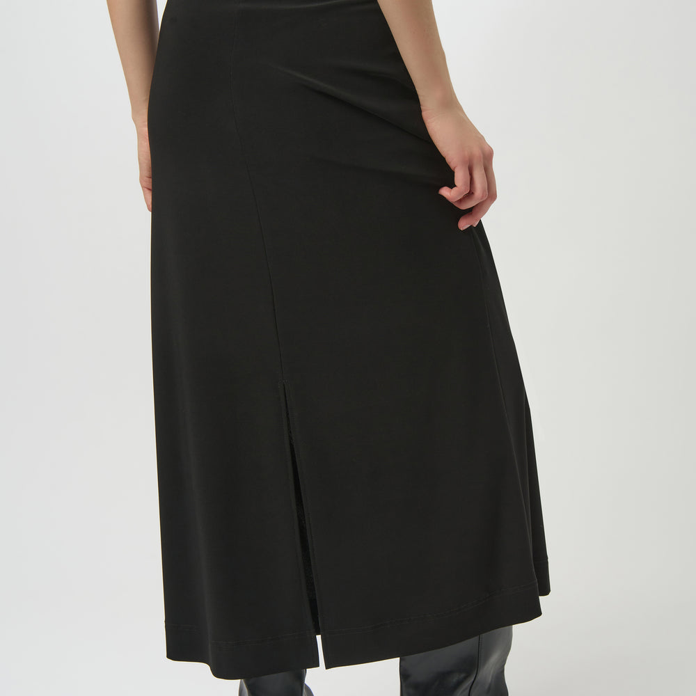 
                      
                        Black maxi skirt with a back slit
                      
                    