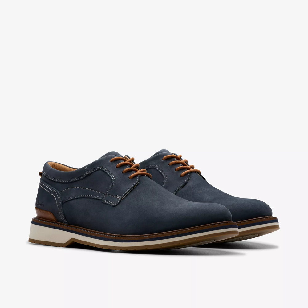 
                      
                        The Clarks Monahan Plain men's shoe in the color Navy Nubuck
                      
                    