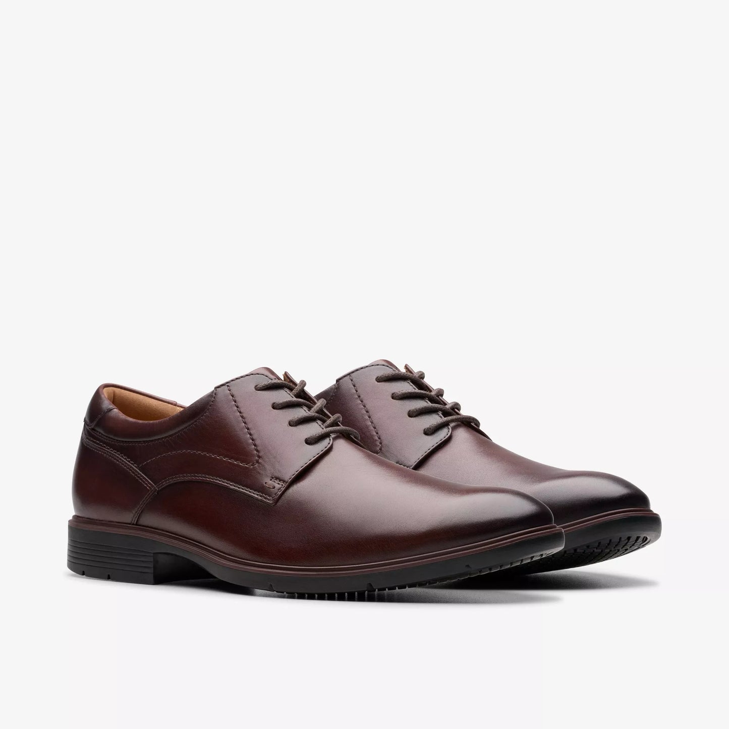 The Clarks Eldredge Plain men's shoe in the color Dark Brown Leather