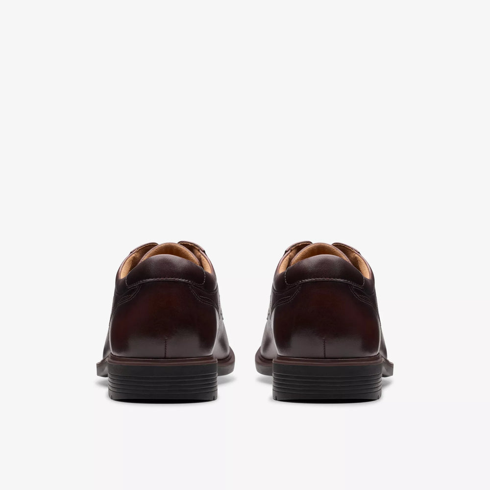 
                      
                        Clarks Eldredge Plain
                      
                    