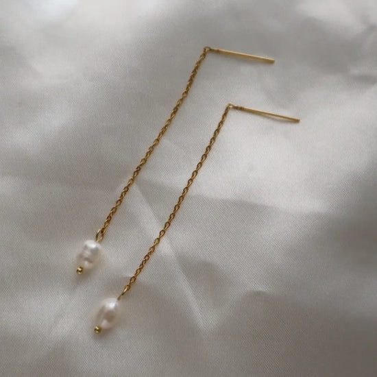 Load image into Gallery viewer, Jessa Jewelry&amp;#39;s Pearl Drop Threader Earrings.
