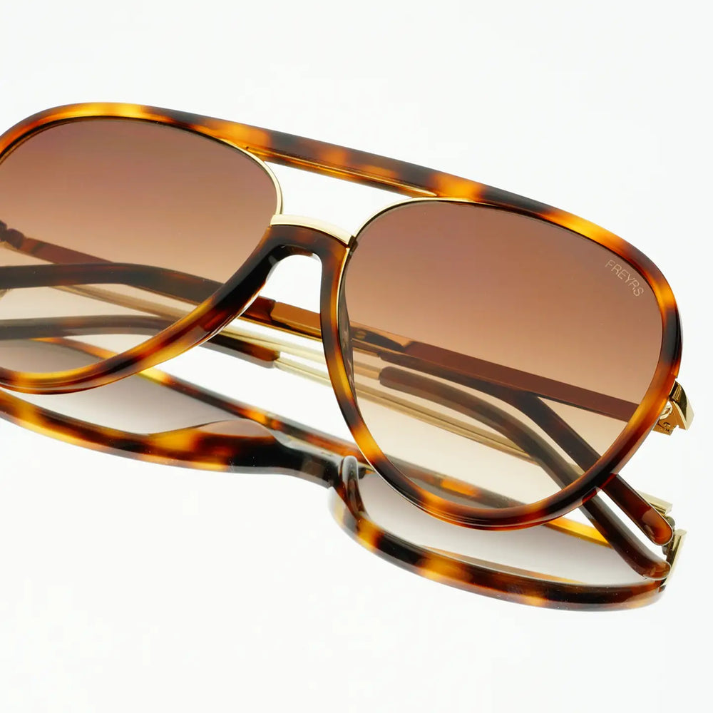 The FREYRS Shay Unisex Aviator Sunglasses in Tortoise/Gradient Brown