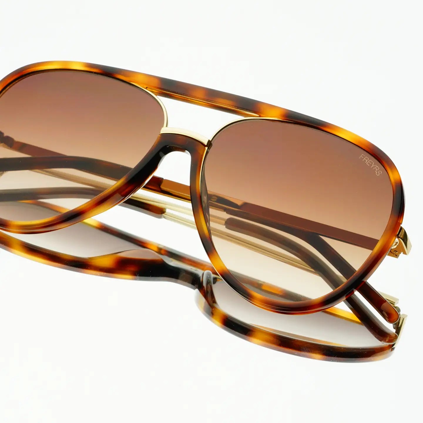 The FREYRS Shay Unisex Aviator Sunglasses in Tortoise/Gradient Brown