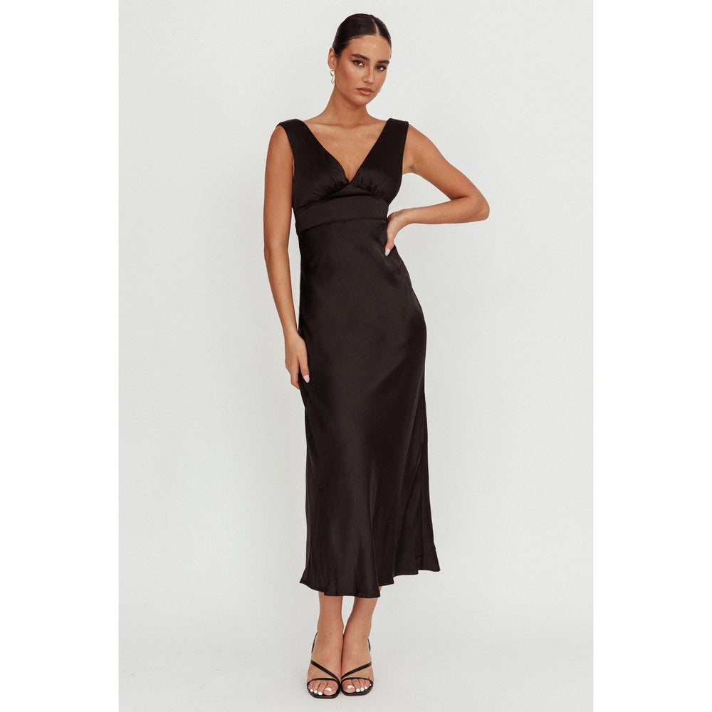 Black sleeveless satin dress