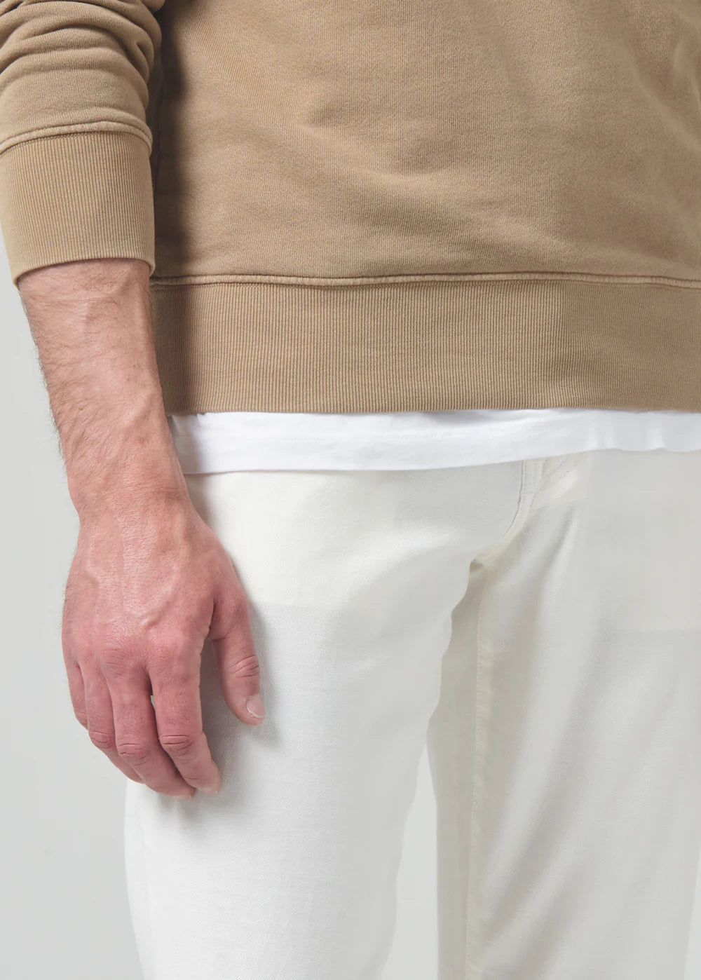 Front detail view of the Citizens Of Humanity Gage Slim Straight Stretch Linen in the color Sierra