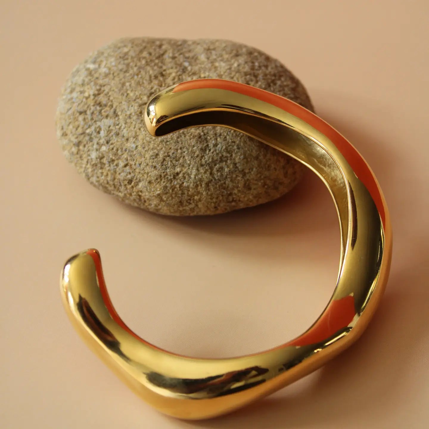 24th & Gold Laeve Bangle