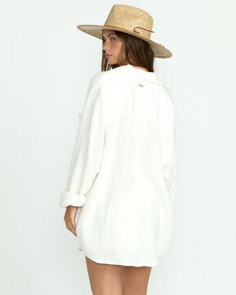 The Billabong Sweet Swell Long Sleeve Shirt is perfect for your resort-ready wardrobe