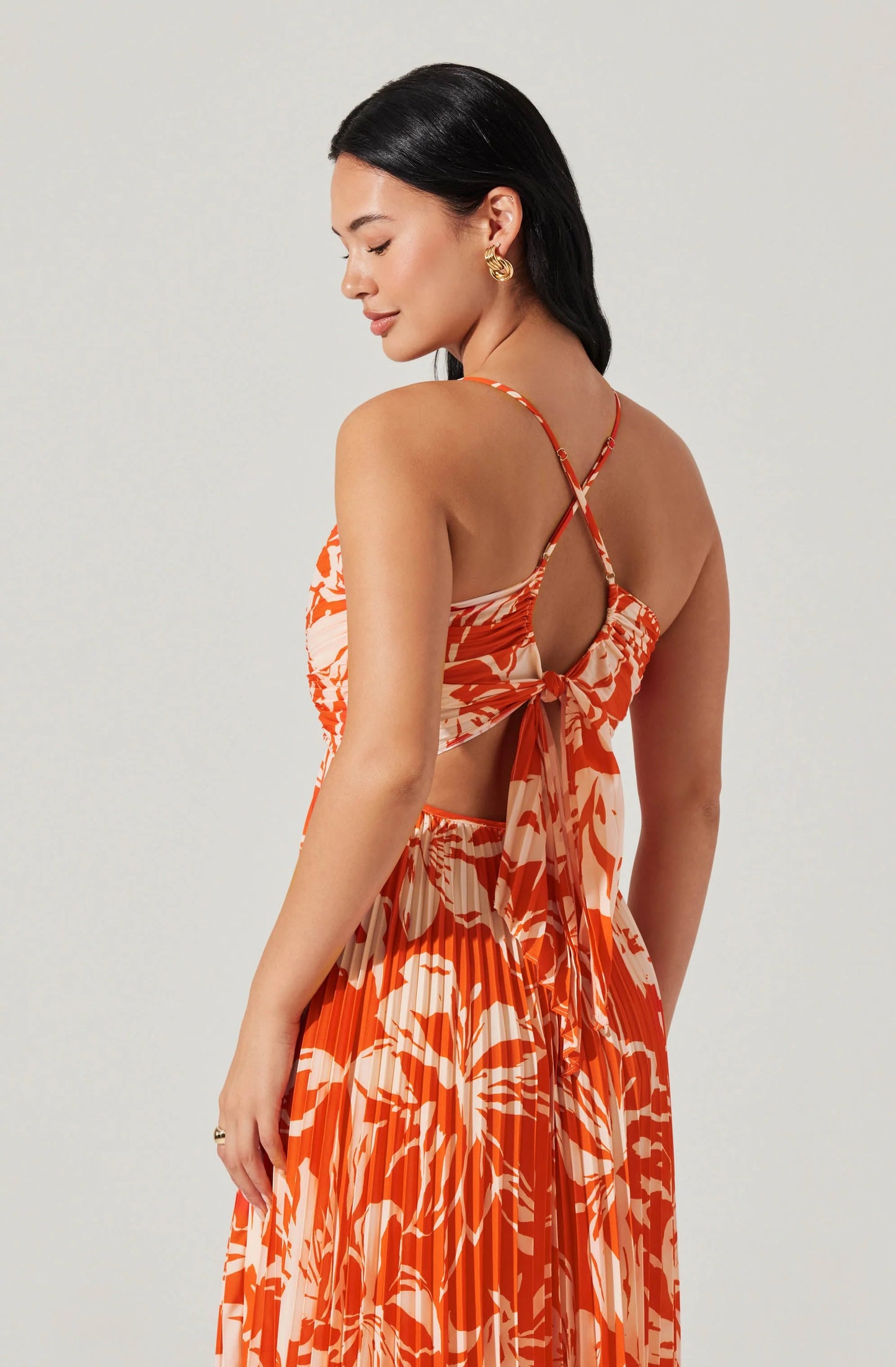 Shop summer event dresses at Harbour Thread boutique! New arrivals include the ASTR Blythe Floral Plisse Midi Dress in Hot Orange Floral. 