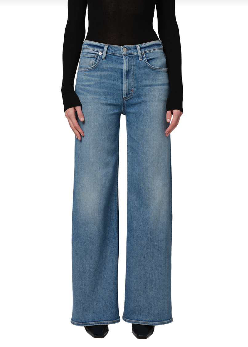 Enjoy a cool and relaxed full length fit with the Citizens Of Humanity Lyra Long Wide Leg women's jeans. Find your pair at Harbour Thread in St. Pete, FL!