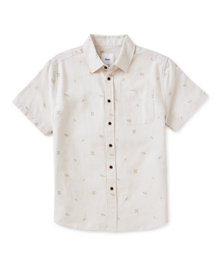 With its minimal print and standard fit, the short sleeve Cube Shirt by Katin is both relaxed and polished. Find it at Harbour Thread men's store in Burlington!