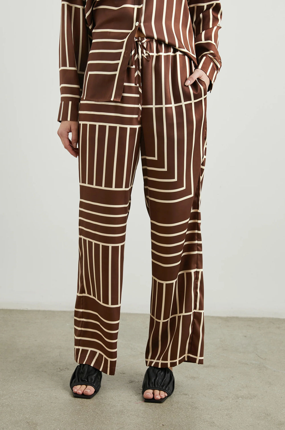 A playful alternative to jeans, these flowy full length pants from Rails are crafted from sheen twill with a retro-inspired print.