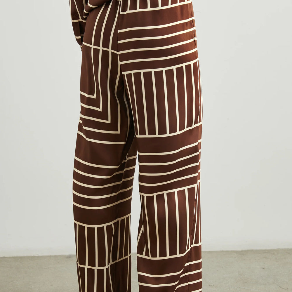 These retro-print women's pants from Rails are comfortable, classic and ideal to wear day-in, day-out.