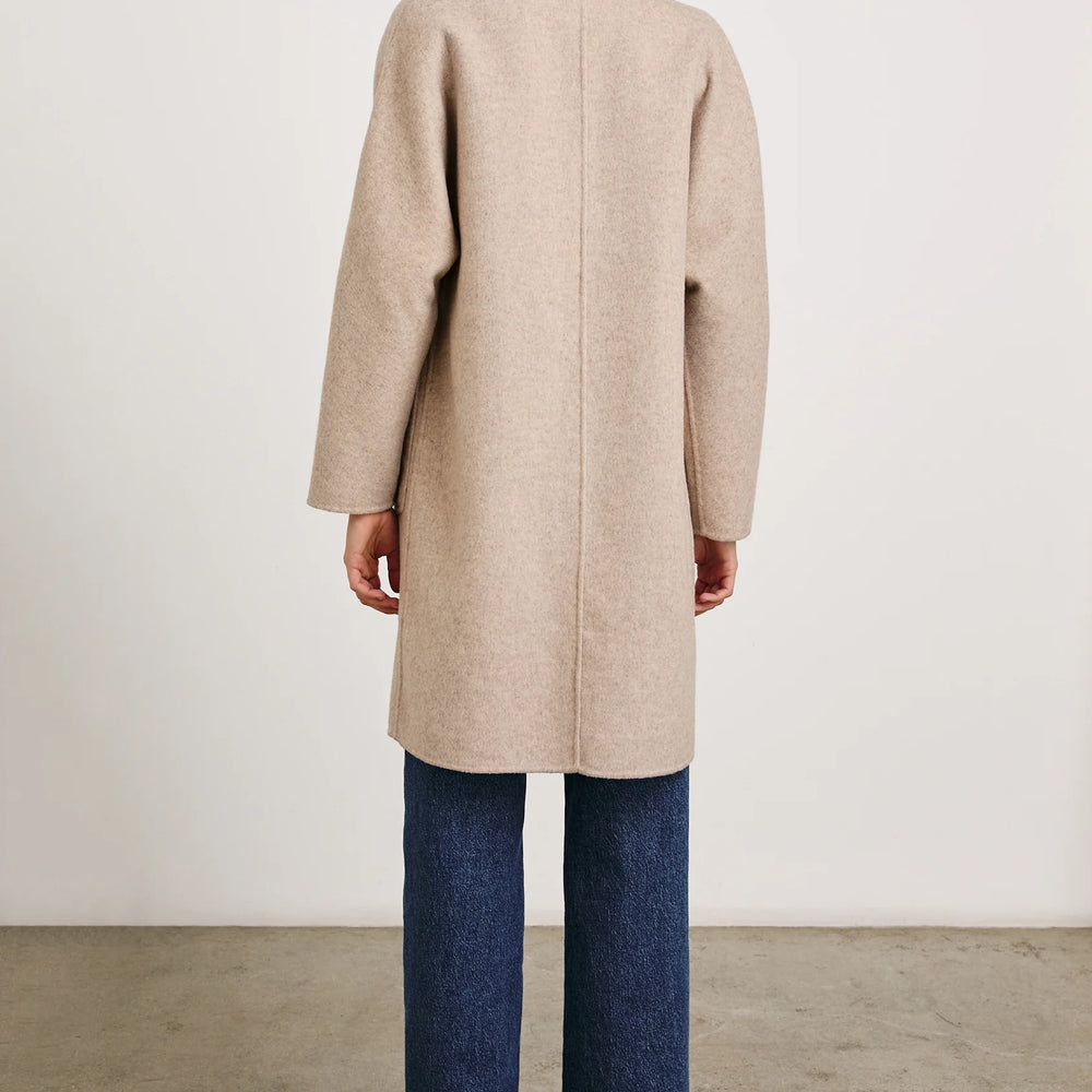 The Everest Coat features a slightly oversized fit to layer over your favorite fall looks. 