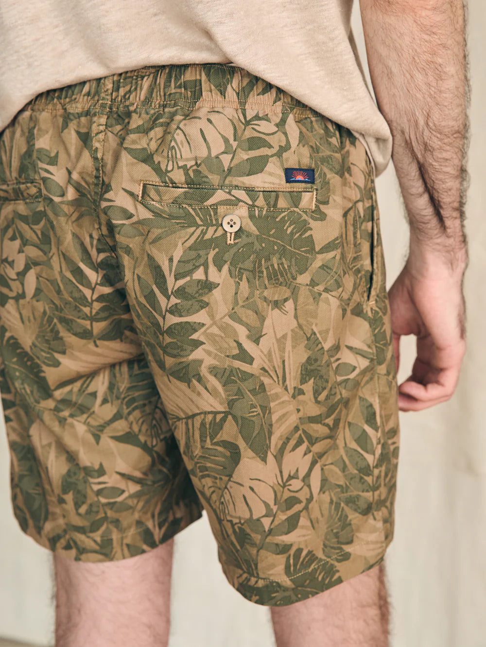 Faherty Essential Drawstring Short 6.5"- Olive Jungle Tropical