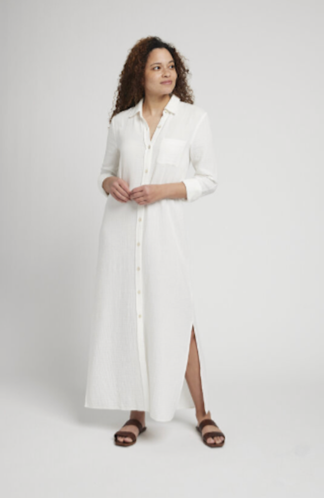 Embrace effortlessly elevated coastal style in the Faherty Dream Cotton Gauze Maxi Shirtdress. Find yours at Harbour Thread boutique in Burlington, VT!