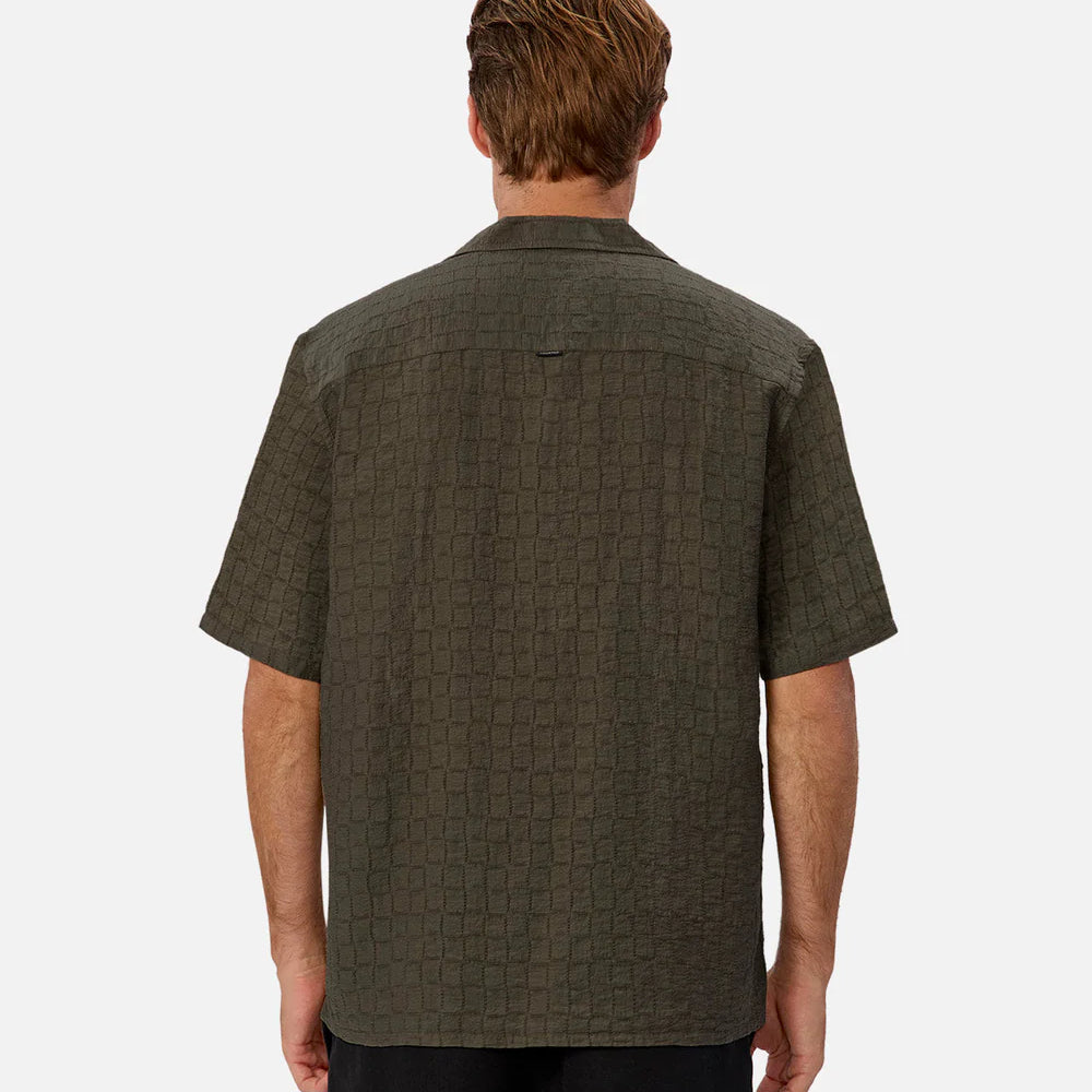 
                      
                        Men's green textured short sleeve shirt
                      
                    