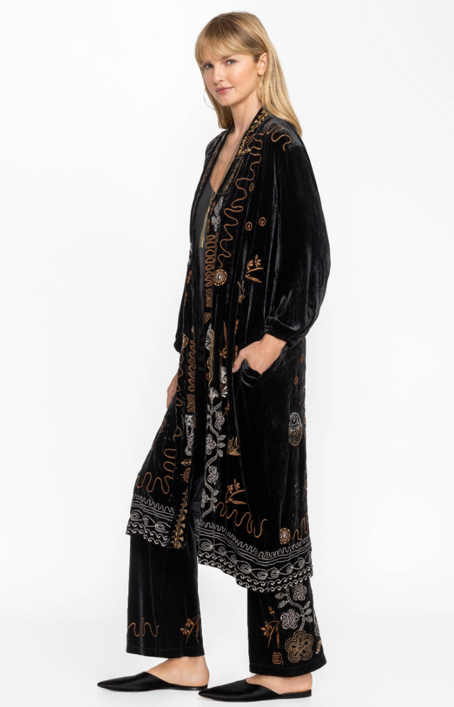 
                      
                        This embroidered kimono from Johnny Was features pockets along side seams
                      
                    