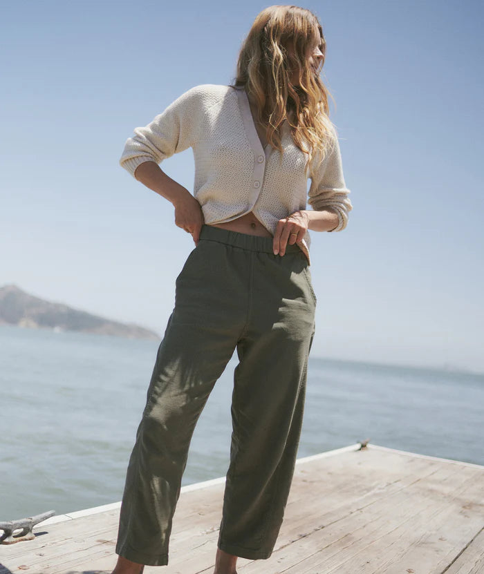 Enjoy the comfort of sweatpants with a trendy silhouette with the Marine Layer Jessie Barrel Leg Pant. Find your pair at Harbour Thread in Burlington, VT!