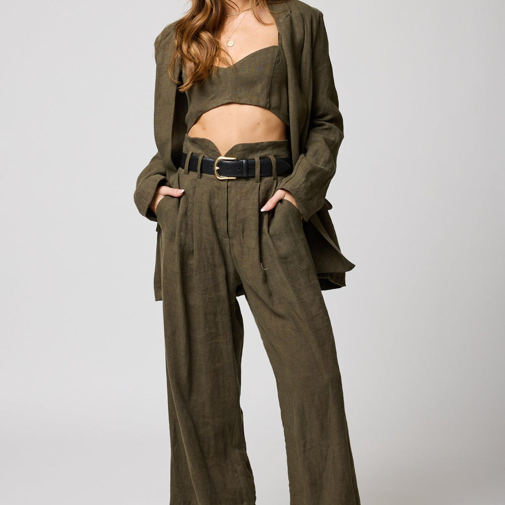 A matching outfit styled with the Linen Notch Waist Pants by Stillwater in the color Palma